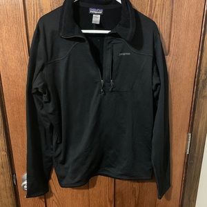 Patagonia Men’s pullover black 1/2 zip